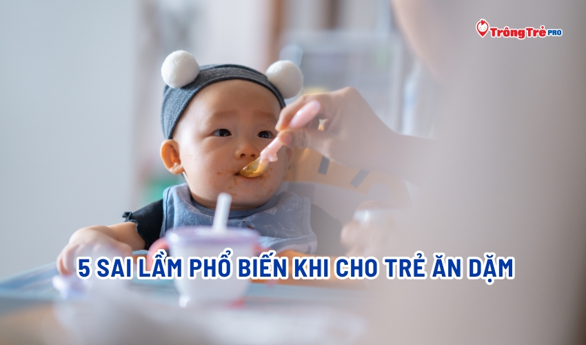 5 sai lầm phổ biến khi cho trẻ ăn dặm